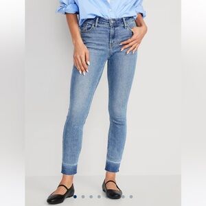 NWT Mid-Rise Rockstar Super-Skinny Cut-Off Ankle Jeans